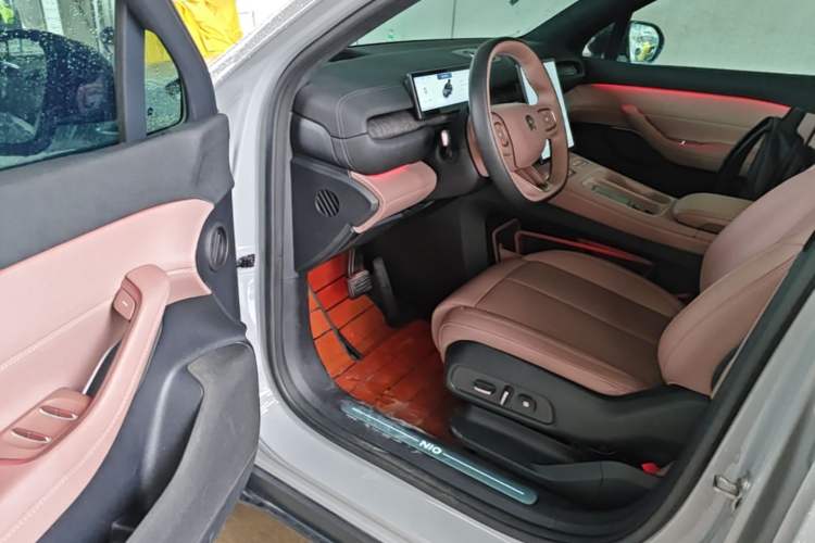 Used Nio EC6 2024 100 kWh Driver Seat