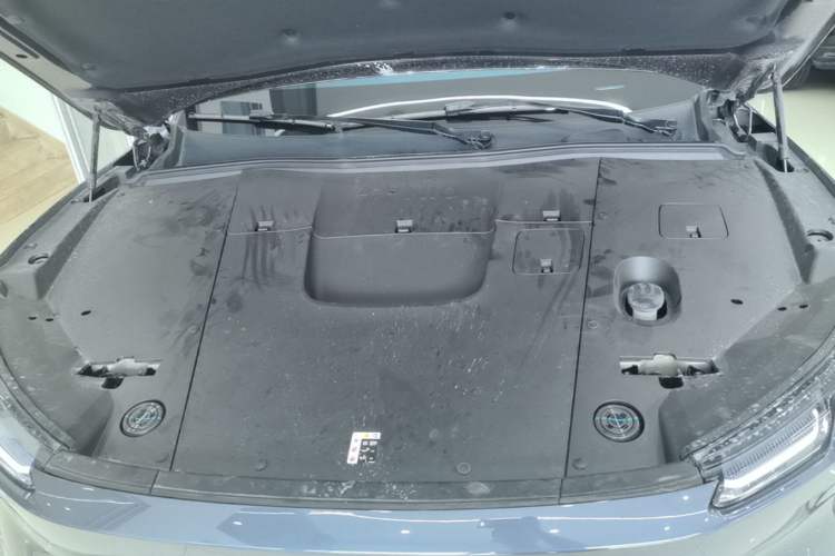 Used Nio EC6 2024 75 kWh Engine Bay