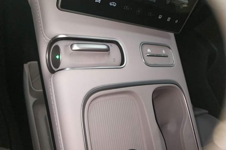 Used Nio EC6 2024 75 kWh Gear Lever