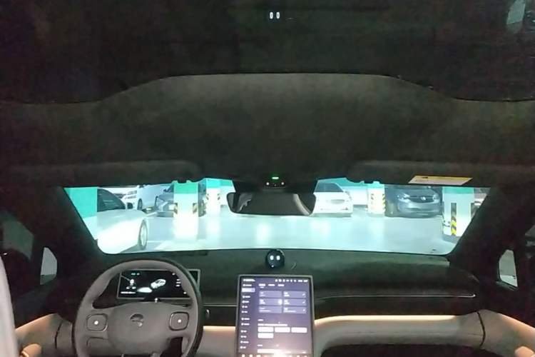 Used Nio EC6 2024 75 kWh Headliner