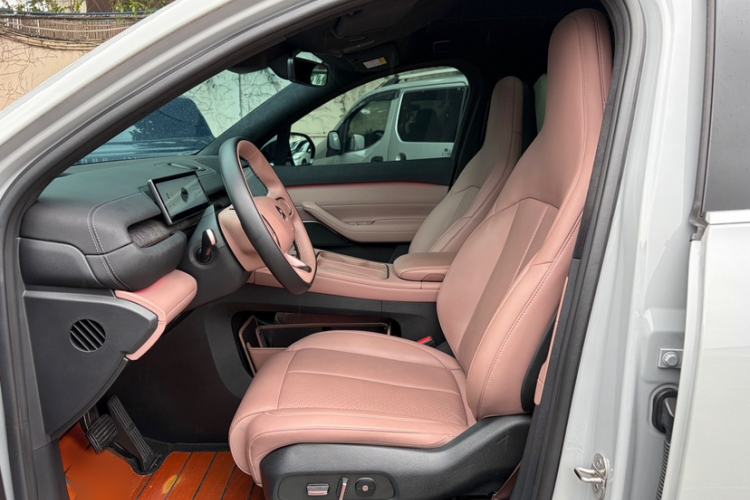 Used Nio EC6 2024 100 kWh Interior 1