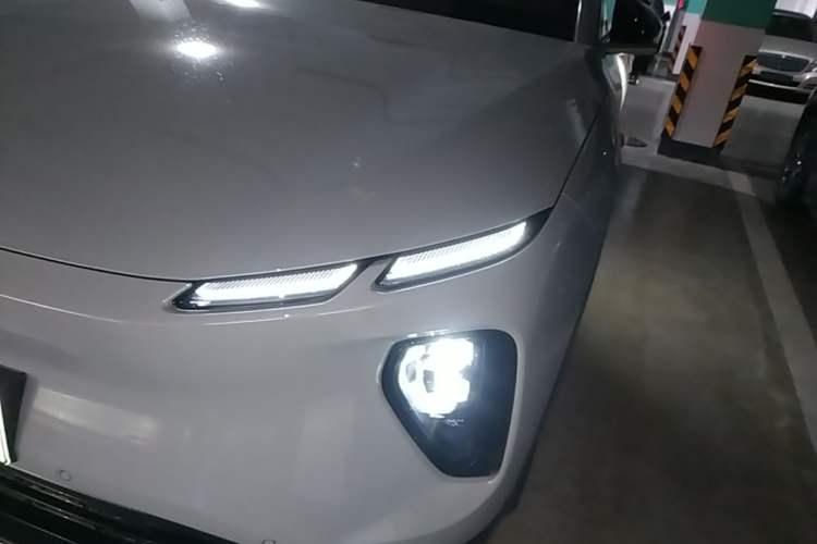 Used Nio EC6 2024 75 kWh Left Front Headlight