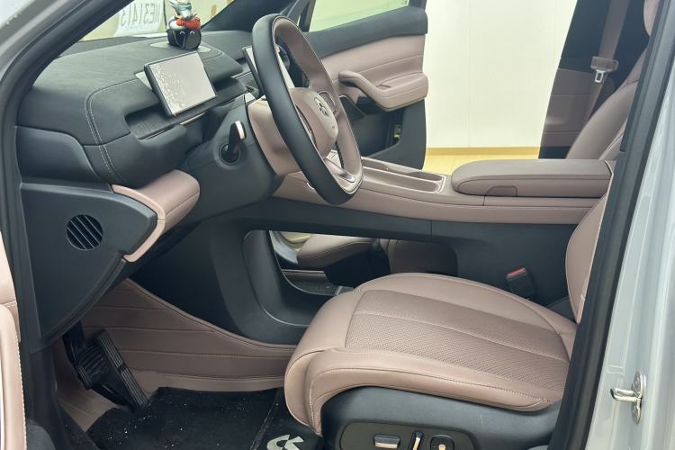 Used Nio EC6 2024 75 kWh Left Front Seat