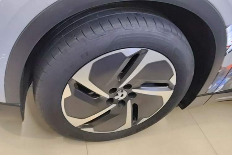 Used Nio EC6 2024 75 kWh Left Front Wheel Hub
