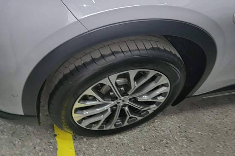 Used Nio EC6 2024 75 kWh Left Front Wheel Hub