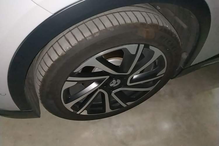 Used Nio EC6 2024 75 kWh Left Front Wheel Hub