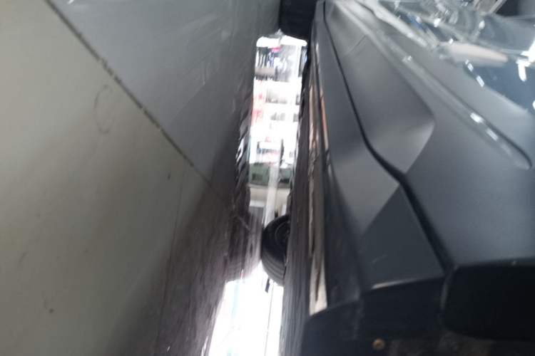 Used Nio EC6 2024 75 kWh Left Side Sill
