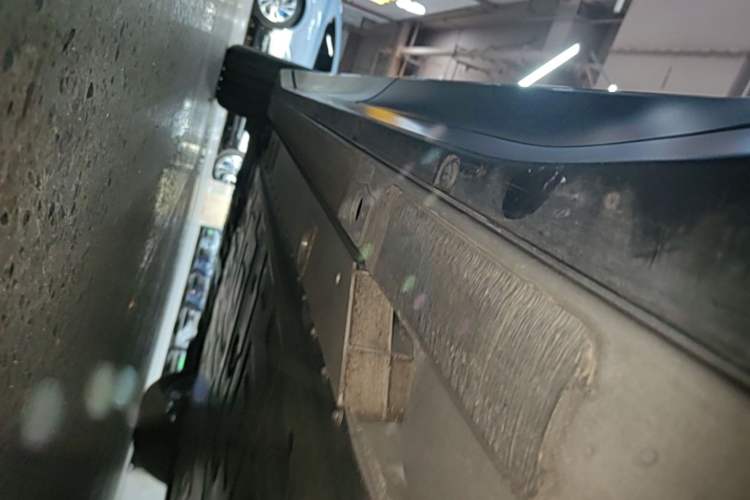 Used Nio EC6 2024 75 kWh Left Side Sill