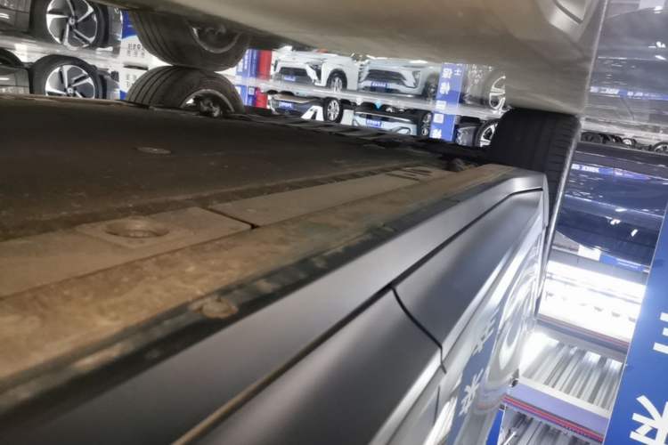 Used Nio EC6 2024 75 kWh Left Side Sill