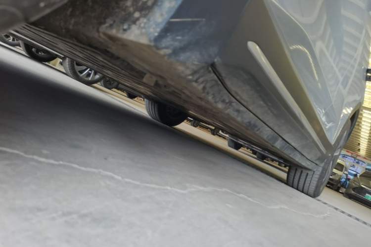 Used Nio EC6 2024 75 kWh Left Side Sill