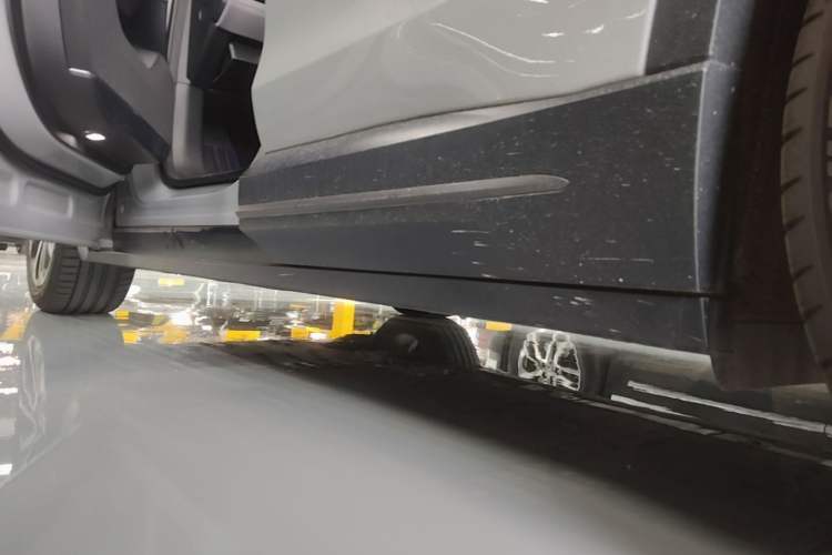 Used Nio EC6 2024 75 kWh Left Side Sill