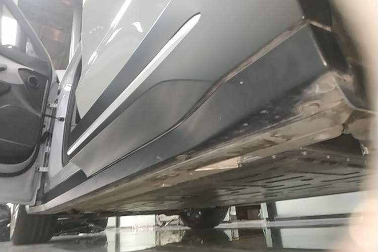 Used Nio EC6 2024 75 kWh Left Side Sill