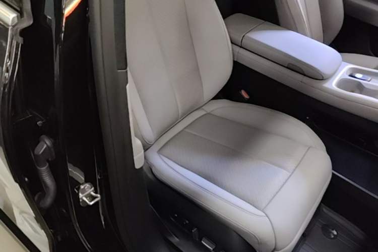 Used Nio EC6 2024 75 kWh Right Front Seat