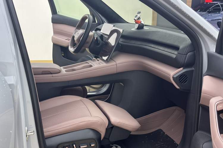Used Nio EC6 2024 75 kWh Right Front Seat