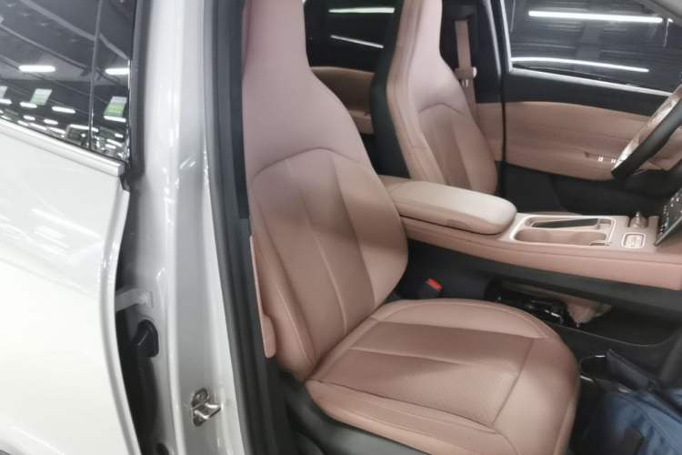 Used Nio EC6 2024 75 kWh Right Front Seat
