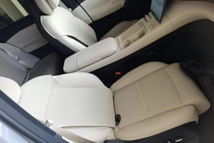 Used Nio EC6 2024 75 kWh Right Front Seat