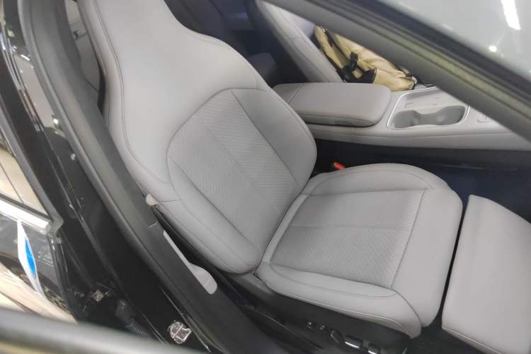 Used Nio EC6 2024 75 kWh Right Front Seat