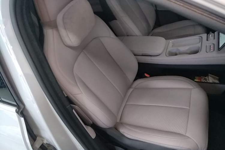 Used Nio EC6 2024 75 kWh Right Front Seat