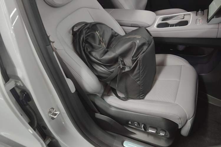 Used Nio EC6 2024 75 kWh Right Front Seat