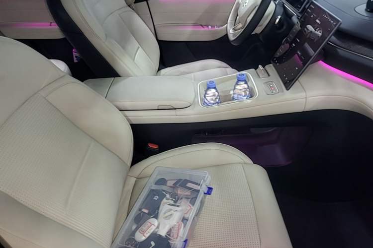 Used Nio EC6 2024 75 kWh Right Front Seat