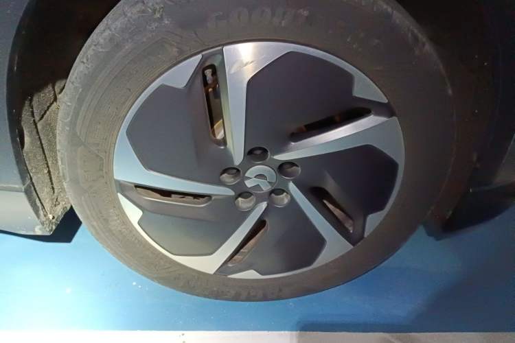 Used Nio EC6 2024 75 kWh Right Front Wheel Hub