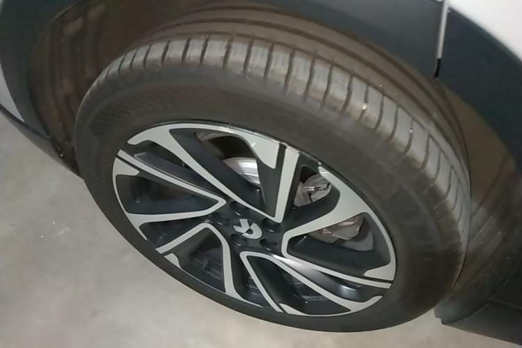 Used Nio EC6 2024 75 kWh Right Rear Wheel Hub