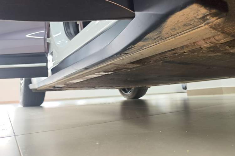 Used Nio EC6 2024 75 kWh Right Side Sill