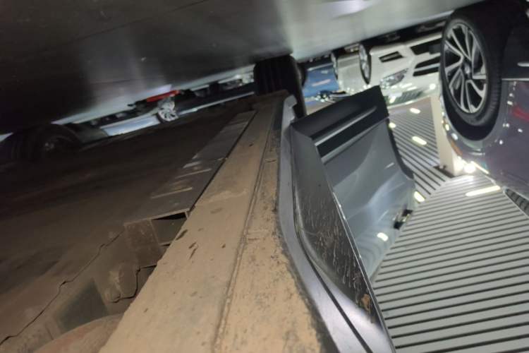 Used Nio EC6 2024 75 kWh Right Side Sill