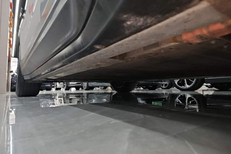 Used Nio EC6 2024 75 kWh Right Side Sill