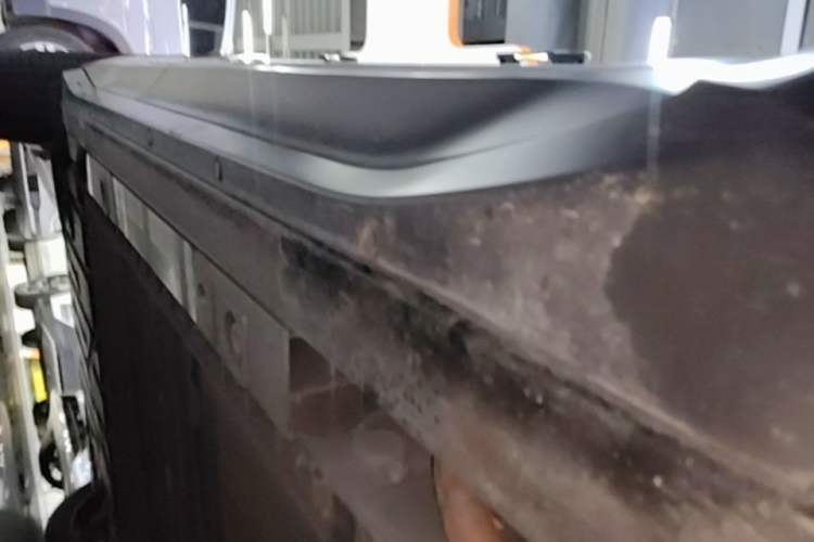 Used Nio EC6 2024 75 kWh Right Side Sill