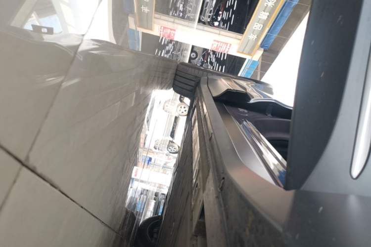 Used Nio EC6 2024 75 kWh Right Side Sill