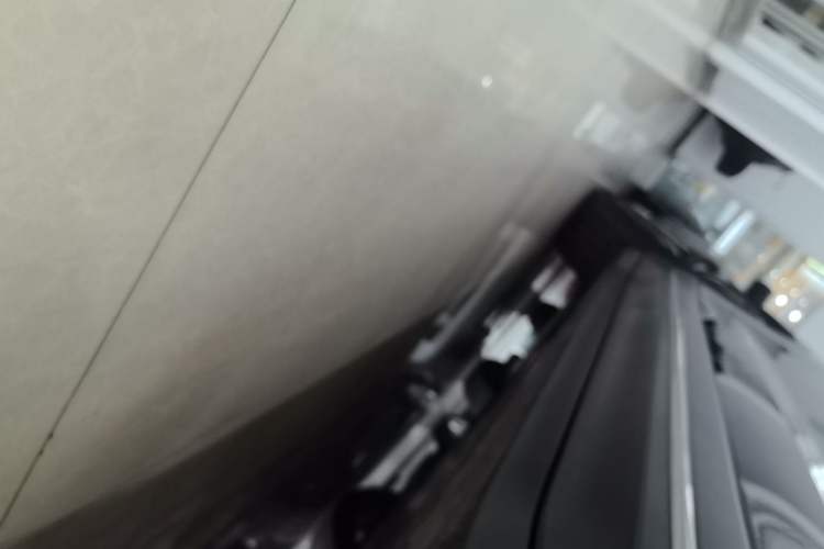 Used Nio EC6 2024 75 kWh Right Side Sill