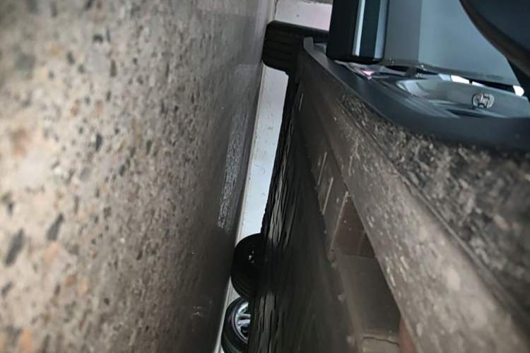 Used Nio EC6 2024 75 kWh Right Side Sill