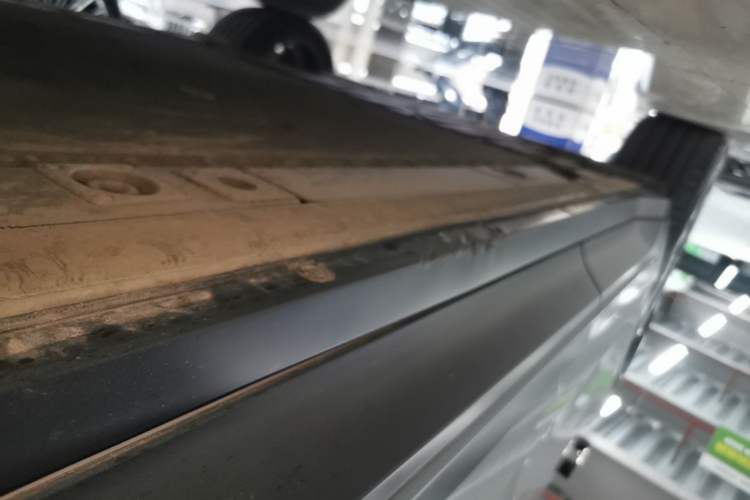 Used Nio EC6 2024 75 kWh Right Side Sill