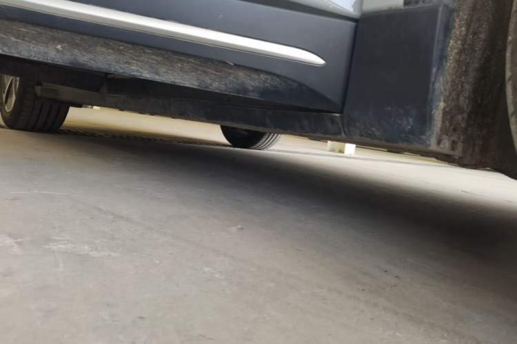 Used Nio EC6 2024 75 kWh Right Side Sill