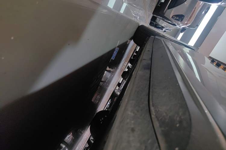 Used Nio EC6 2024 75 kWh Right Side Sill