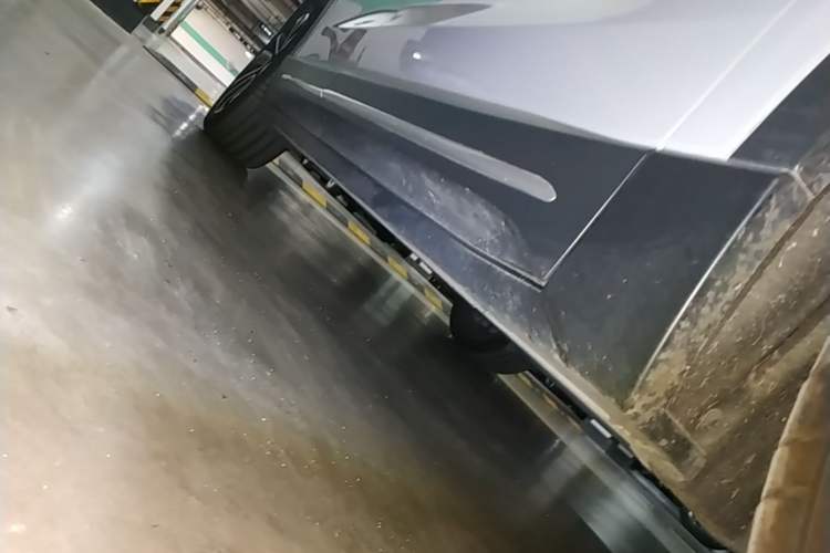 Used Nio EC6 2024 75 kWh Right Side Sill