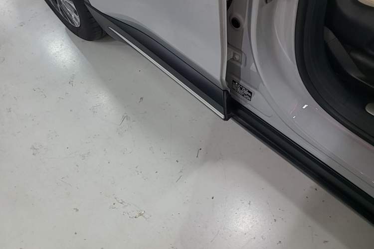 Used Nio EC6 2024 75 kWh Right Side Sill