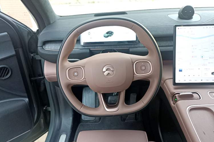 Used Nio EC6 2024 75 kWh Steering Wheel