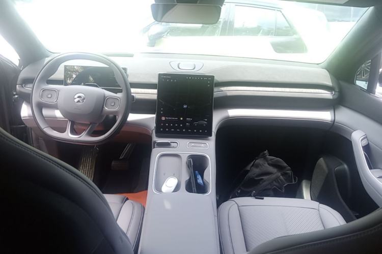 Used Nio EC6 2024 75 kWh Center Console