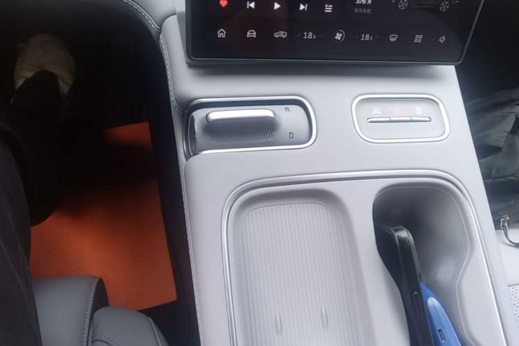 Used Nio EC6 2024 75 kWh Gear Lever