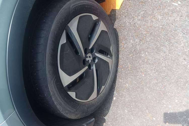 Used Nio EC6 2024 75 kWh Left Front Wheel Hub