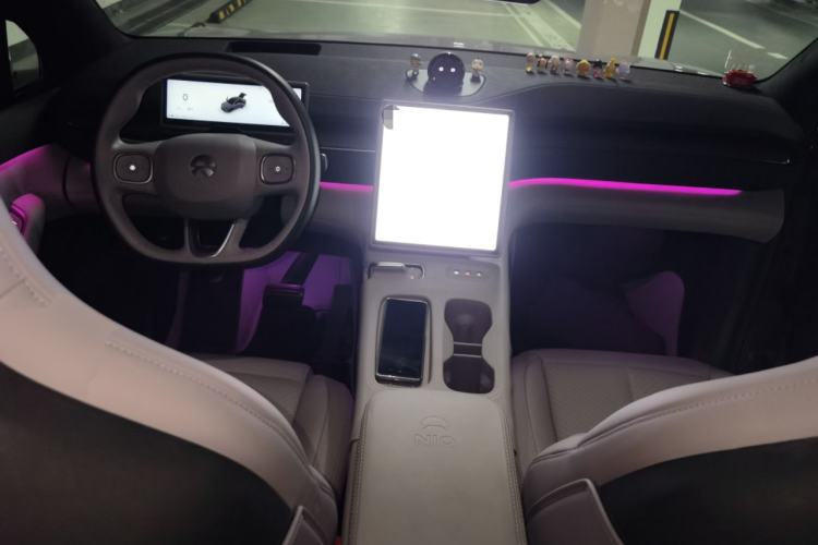 Used Nio EC6 2024 75 kWh Center Console