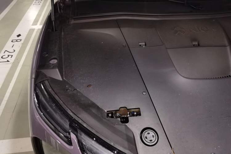 Used Nio EC6 2024 75 kWh Engine Bay Right