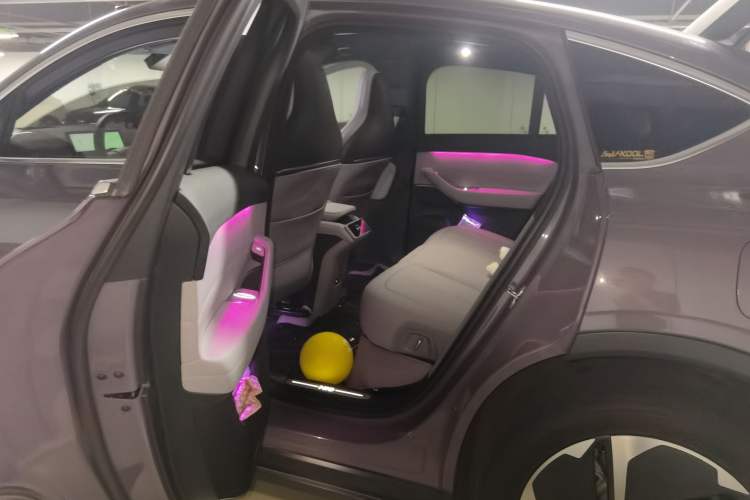 Used Nio EC6 2024 75 kWh Left Rear Seat