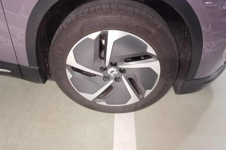 Used Nio EC6 2024 75 kWh Right Front Wheel Hub