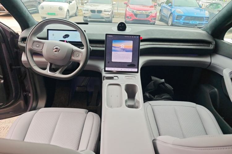 Used Nio EC6 2024 75 kWh Center Console