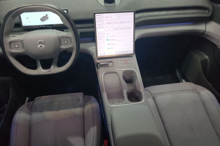Used Nio EC6 2024 75 kWh Center Console