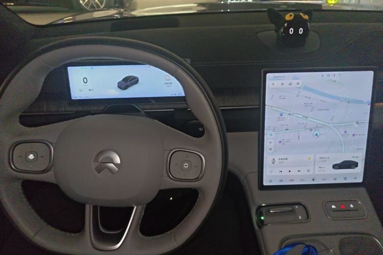 Used Nio EC6 2024 75 kWh Center Console