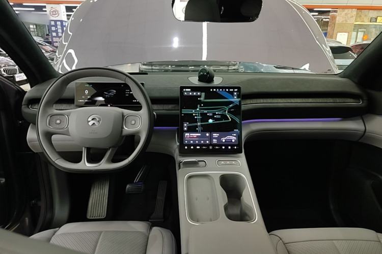 Used Nio EC6 2024 75 kWh Center Console